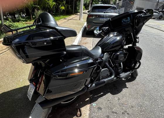HARLEY-DAVIDSON STREET GLIDE ULTRA 